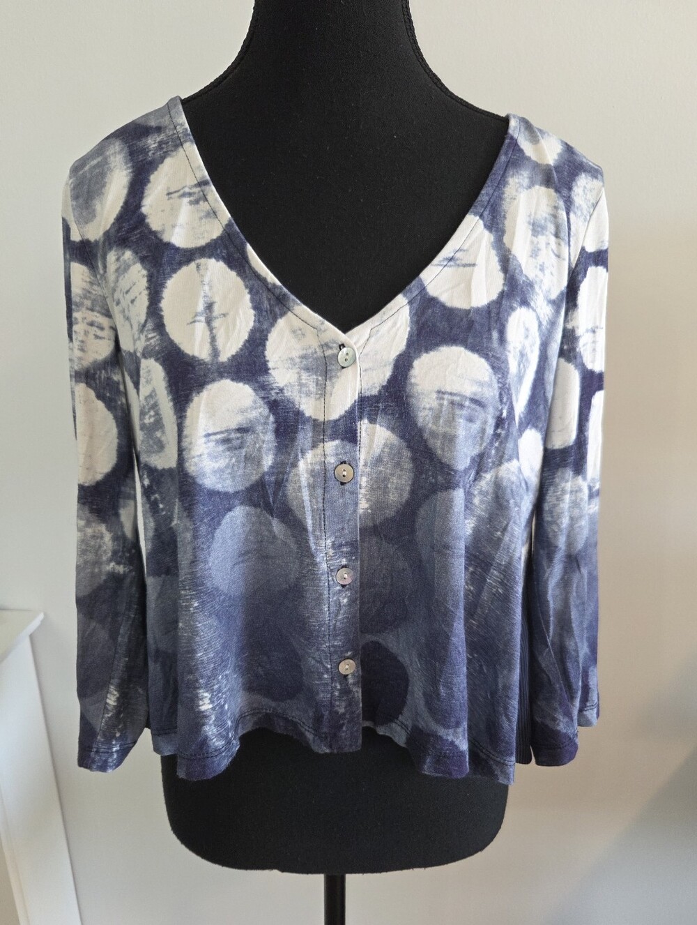 Alembika boxy cropped cloud motif top Sz M